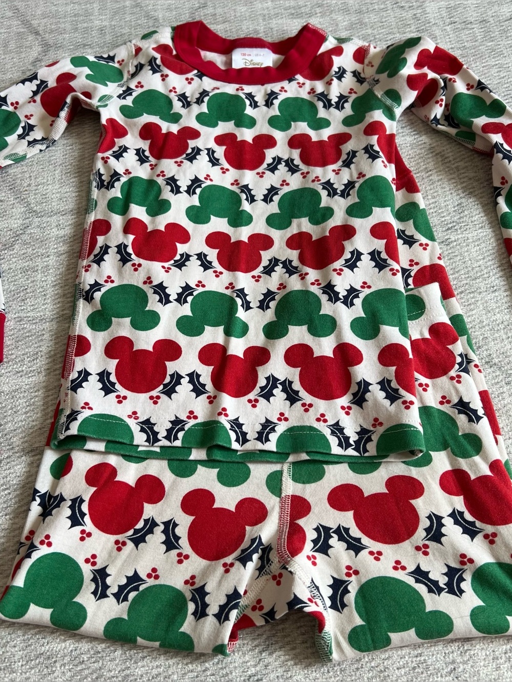 Hanna Andersson x Disney Red & Green Holiday Mickey Print Pajama Set Size 6/7